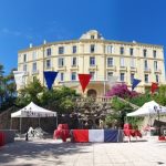 Notre hôtel indépendant à Cannes, idéalement situé à quelques minutes du centre-ville et du Palais des Festivals.